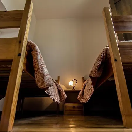 Hostel Di Il Camoscio Rovere (Abruzzo)