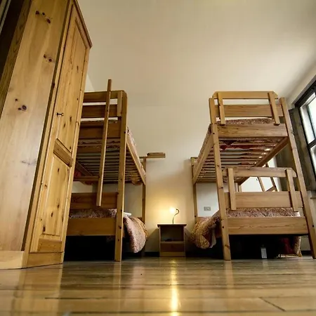 Di Il Camoscio Hostel *