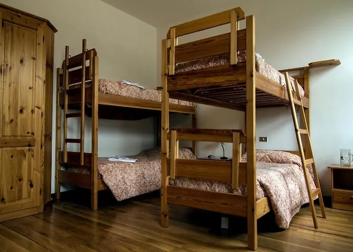 Di Il Camoscio Hostel *