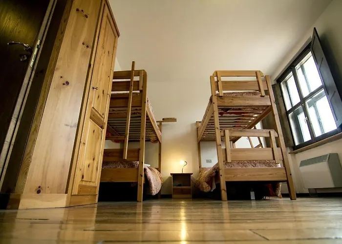 Di Il Camoscio Hostel *